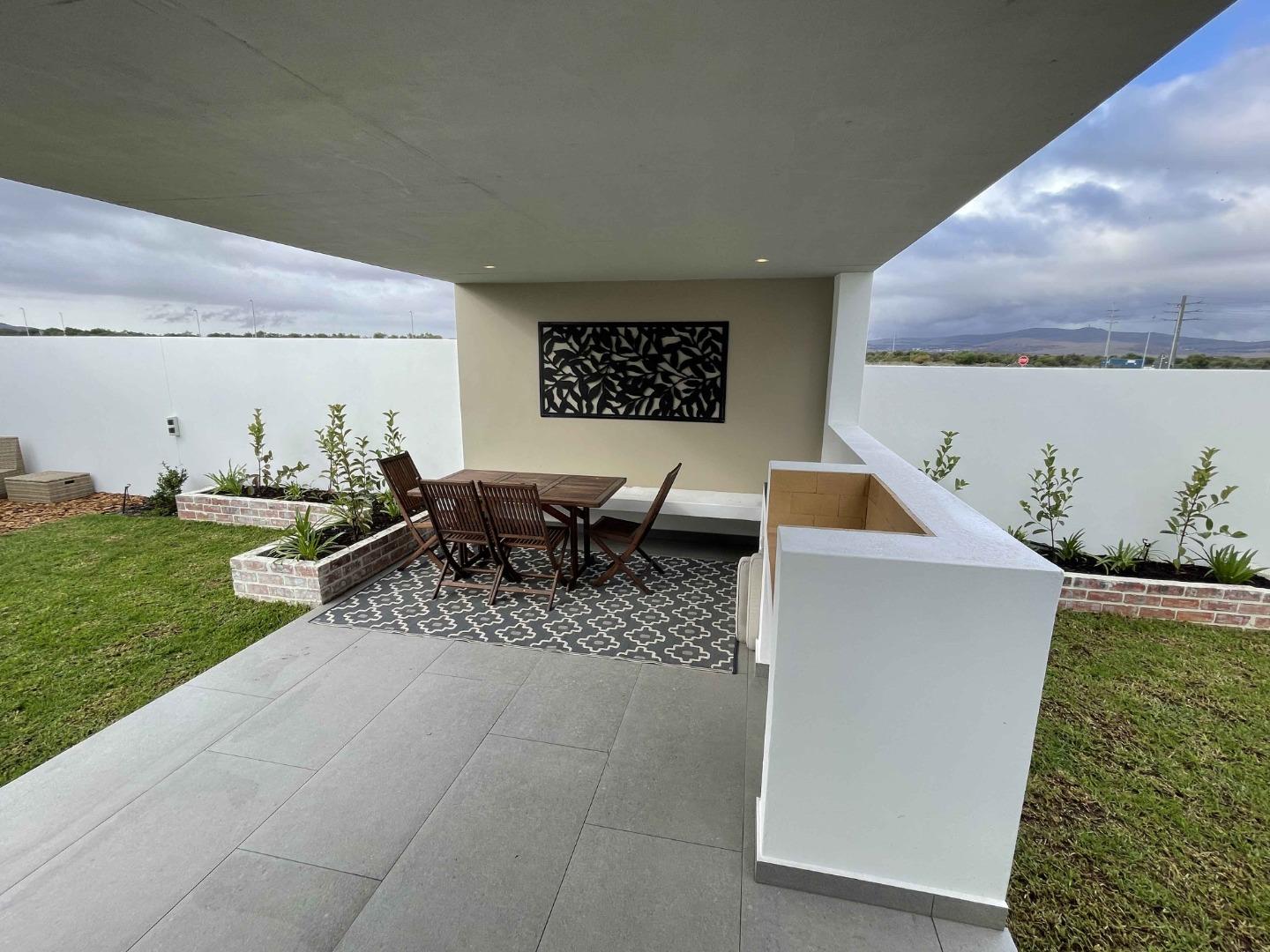 739995_covered_patio.jpg
